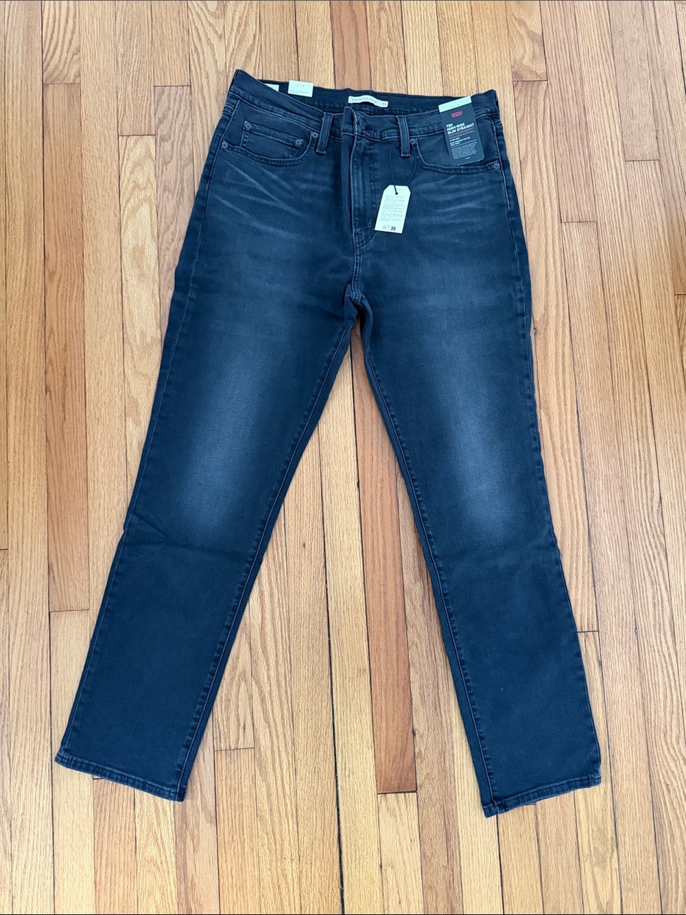 Levi's Women's  724 High-Rise Slim Straight Jeans. - Black